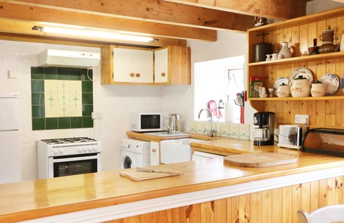 Waterville Cottage | FUSCHIA COTTAGE, pet friendly in Waterville, County Kerry