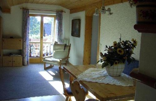 Weissenbach am Attersee Apartment | Gästehaus Riki Oberschmid