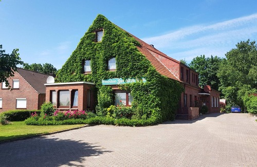 Dornumergrode Apartment | Gästehaus Zur alten Post Wohnung Ost