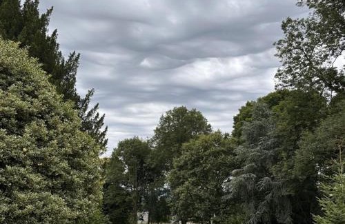 La Chapelle d'Audaine House | Gîte élégant avec piscine partagée et jardin, proche Bagnoles de l'Orne - FR-1-497-199