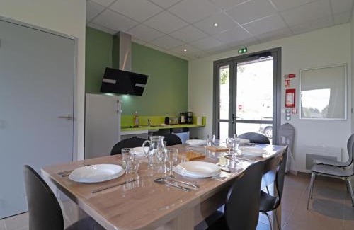 Lonlay-l'Abbaye Apartment | Gîte adapté aux handicapés, idéal randonneurs et familles - FR-1-497-234