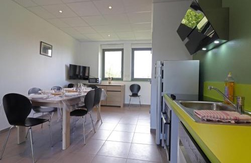 Lonlay-l'Abbaye Apartment | Gîte adapté aux handicapés, idéal randonneurs et familles - FR-1-497-234