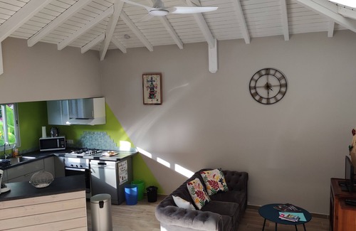 Sainte-Anne House | Gîte Calme à 2 Minutes de la Mer, Idéal Pour les Familles. Grande Piscine Privée