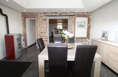 Le Saulcy House | Gîte chaleureux avec terrasse, proche sentiers de randonnée, équipements inclus, à 30min de Saint-Dié - FR-1-589-381