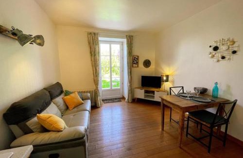 Saint-Claude-de-Diray House | Gîte cosy avec terrasse privative, parking et WiFi - FR-1-491-443