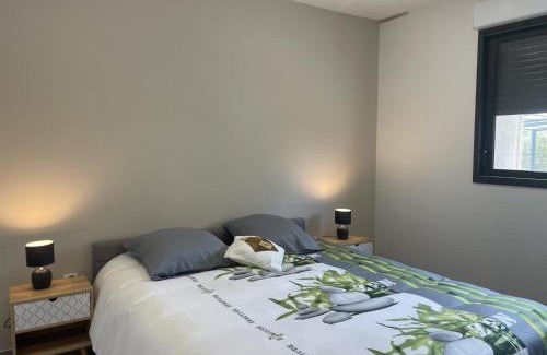 Couzon House | Gîte de charme avec piscine chauffée et climatisation à Couzon - FR-1-489-471