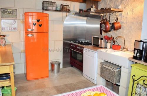 Loches House | Gîte de Charme Rénové, Idéal Famille, Centre-Ville, WiFi, Parking Gratuit, Vélo Bienvenue - FR-1-381-268