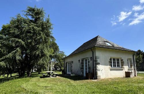 Brive-la-Gaillarde Apartment | Gîte de France Pool house et tennis 3 épis - Gîte de France 7 personnes MAE-4611
