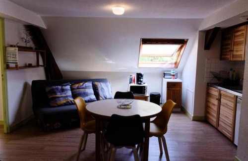 Laval-sur-Luzege Apartment | Gîte de France Gîte ecole 3 épis - Gîte de France 4 personnes MAE-6354