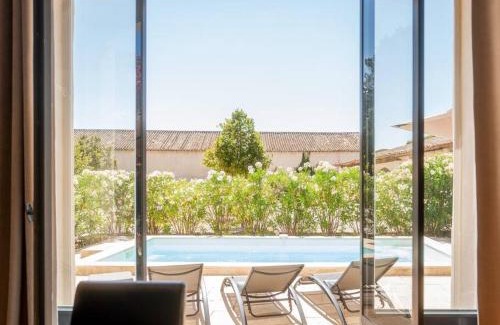 Montagnac House | Gîte de Groupe campagne 15 personnes avec piscine