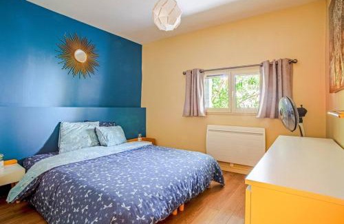 Montagnac House | Gîte de Groupe campagne 15 personnes avec piscine