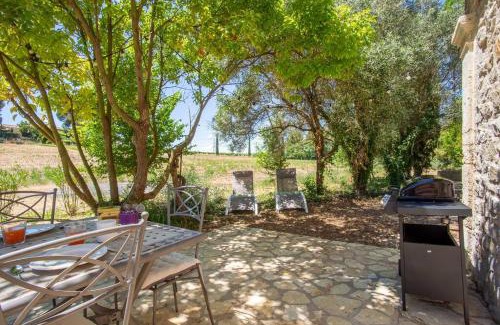 Montagnac House | Gîte de Groupe campagne 15 personnes avec piscine