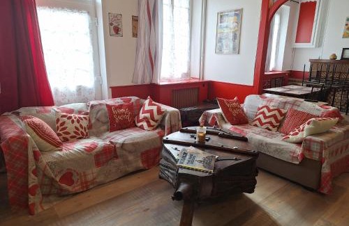 Saint-Brisson-sur-Loire House | gîte de l'Olivier, auberge de saint Brisson