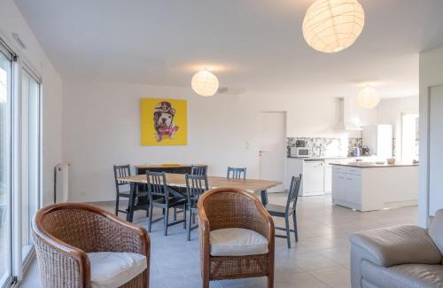 Mesanger House | gîte des Maraires