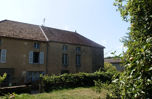 Gresigny-Sainte-Reine House | Gîte en Bourgogne,. Dans Ancien Moulin , Jardin Privatif et vue sur le Bief