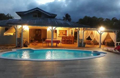 Sainte-Rose Apartment | Gîte Kaz à Topaze, piscine, jardin tropical