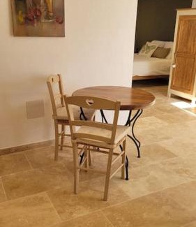 Mazan Apartment | Gîte La Genestière au milieu des vignes, piscine partagée