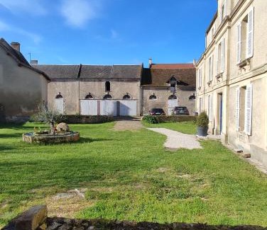 Creully House | Gîte Le Prieur é - COEUR DE BOURG - maison 48 M2
