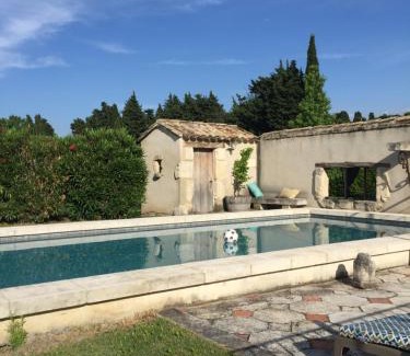 Noves House | Gîte Les "FERRAGES"