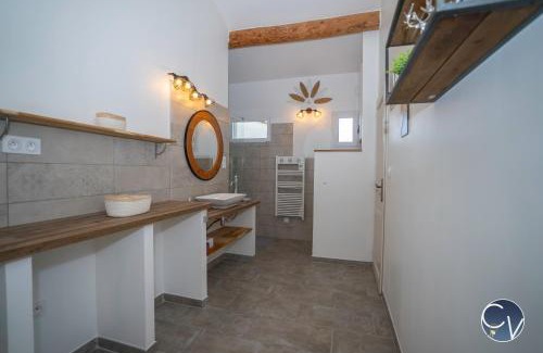 Aigueze House | Gîte moderne, calme & piscine