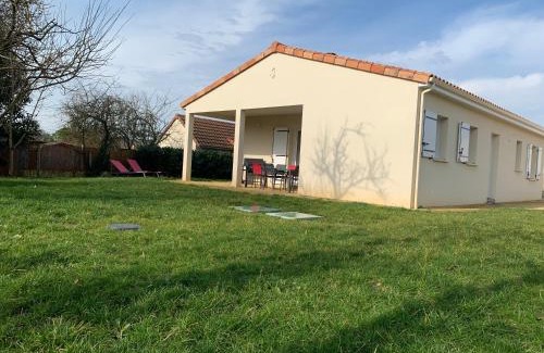 Vendeuvre-du-Poitou House | Gîte neuf, à 12mn du Futuroscope, à la campagne-Le Coquelicot