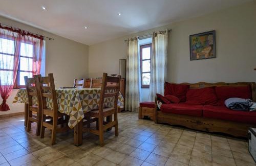 Jax House | Gîte restauré avec grand terrain clos, salle de jeux, proche du Puy en Velay et Chavaniac-Lafayette - FR-1-582-297