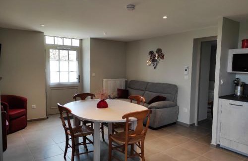 La Celle House | Gîte restauré avec parc et jeux, idéal pour familles - FR-1-586-65