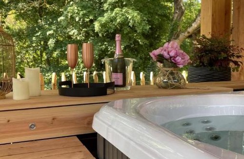 Lamonzie-Saint-Martin Apartment | Gîte romantique avec jacuzzi privatif