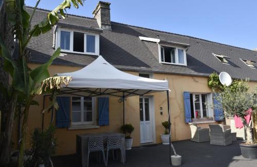 Surtainville House | Gîte "ROSE des VENTS" - PISCINE jusqu'au 15 SEPTEMBRE, JARDIN BOTANIQUE, COMMERCES & MER