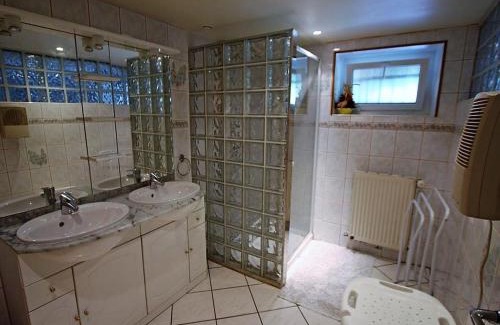 Aumontzey House | Gîte spacieux avec terrasse, 3 chambres, équipements bébé, à 16 km de Gérardmer - FR-1-589-23