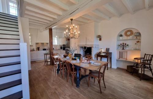 Saint-Haon-le-Chatel House | Gîte spacieux à Saint-Haon-le-Châtel, animaux acceptés - FR-1-496-371