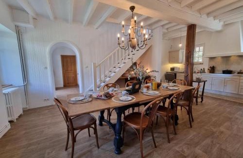 Saint-Haon-le-Chatel House | Gîte spacieux à Saint-Haon-le-Châtel, animaux acceptés - FR-1-496-371