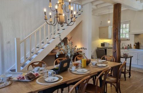 Saint-Haon-le-Chatel House | Gîte spacieux à Saint-Haon-le-Châtel, animaux acceptés - FR-1-496-371