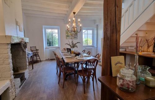 Saint-Haon-le-Chatel House | Gîte spacieux à Saint-Haon-le-Châtel, animaux acceptés - FR-1-496-371