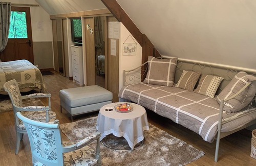 Yquebeuf House | Gîte Tout Confort Avec Beau Jardin et SPA Situé à Yquebeuf 20 Minutes de Rouen