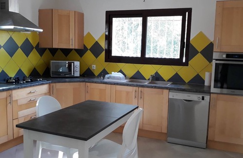 La Londe-les-Maures Apartment | Gîte Villa Sous Les Pins