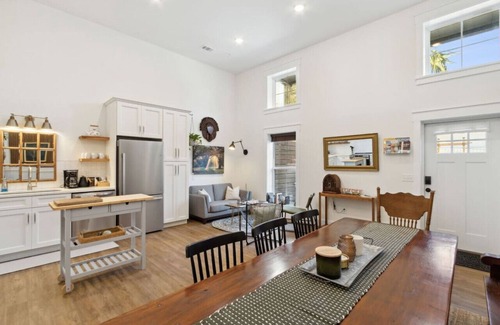 St. Marys Apartment | #G 2-Story, Modern Rustic Apt in Cntrl Downtown