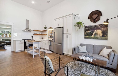 St. Marys Apartment | #G 2-Story, Modern Rustic Apt in Cntrl Downtown