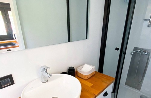 Hayitbuku House | G A I A Tiny Houses - 100 meters to the beach.