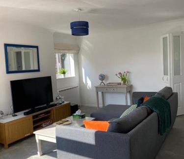 West Bridgford Apartment | G-Floor Flat with 2 beds, 2 bathrooms, sleeps 4-6