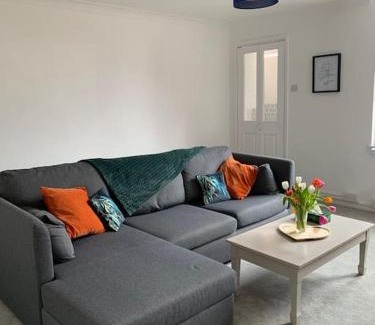 West Bridgford Apartment | G-Floor Flat with 2 beds, 2 bathrooms, sleeps 4-6