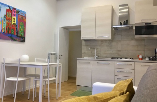 Montecalvario Apartment | "G&G Pignasecca" house in the heart of central Naples