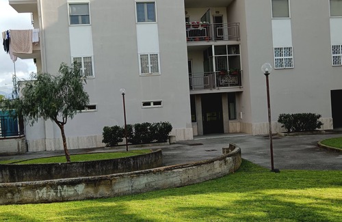 Pompei Apartment | G&G Pompeii, a few km from the shrine bar supermarket, tobacconists, pizzeria