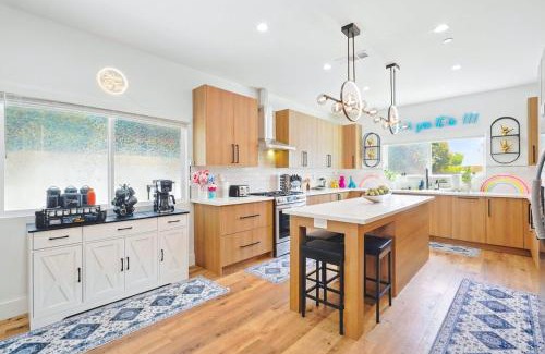 North Hollywood Apartment | G- Luxe NoHo Family Home near Universal 15m and Hollywood 10m