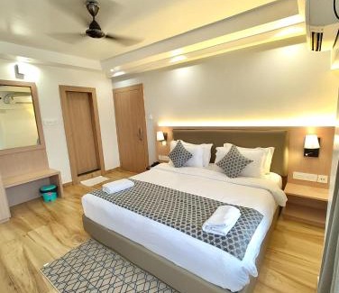 New Manali Hotel | G-Resort Sea View - Marine Drive, Puri Air-Conditioned Rooms with Balconies, Pool, Restaurant, & Free Wi-Fi - Luxury Hotel Inn Puri