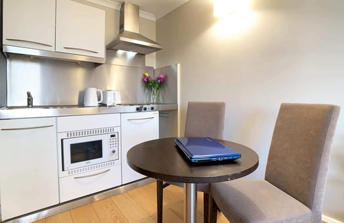 Tachbrook Apartment | G12s - Gem Penthouse flat in the heart of Victoria
