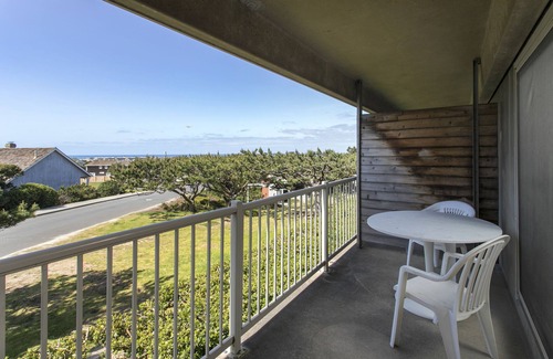 Gearhart Condo | G600 is a 2bdrm condo located on the first floor with limited ocean views. No cleaning fees