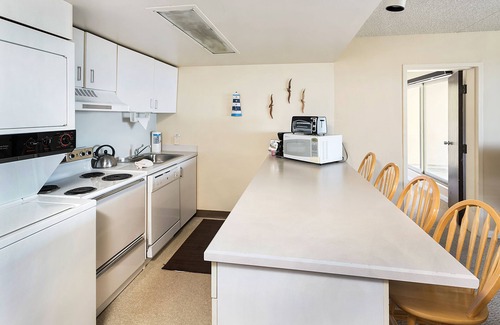 Gearhart Condo | G660 2 bedroom 3rd floor end unit PET FRIENDLY No Cleaning Fees