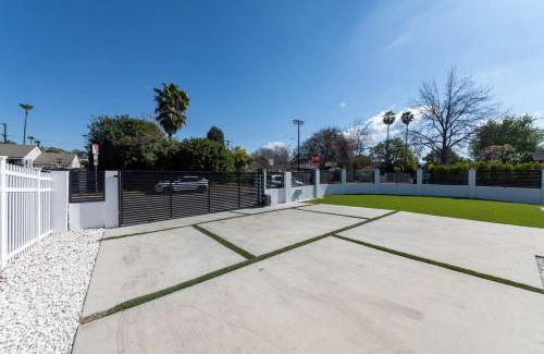 Van Nuys Villa | Gated Private Home next to Universal Studios