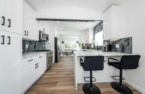 Van Nuys Villa | Gated Private Home next to Universal Studios